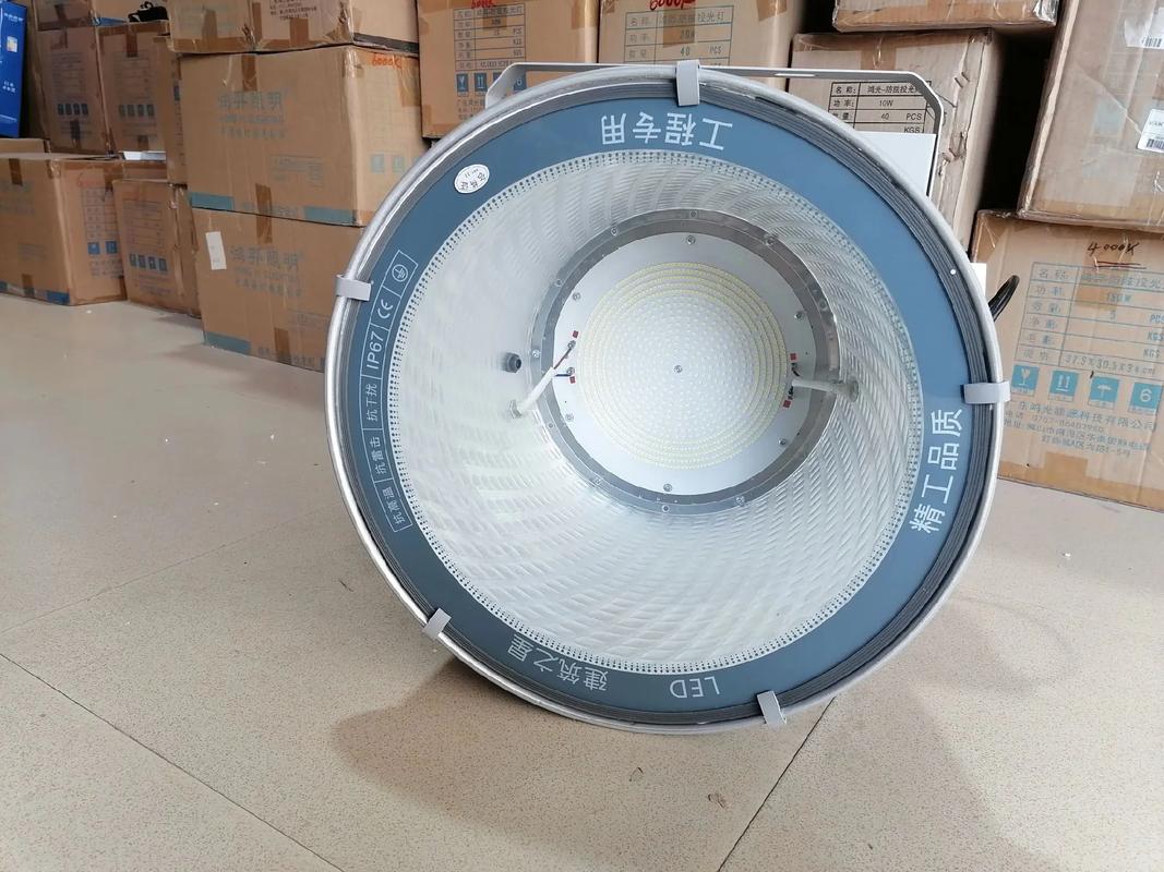 廣東鴻光照明南寧運營中心工程塔吊燈系列 專業批發，點亮建筑之光